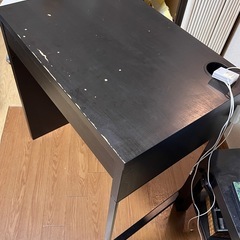 IKEAの机、便利なポケット＆引き出し付き。の画像