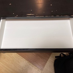 IKEAの机、便利なポケット＆引き出し付き。の画像