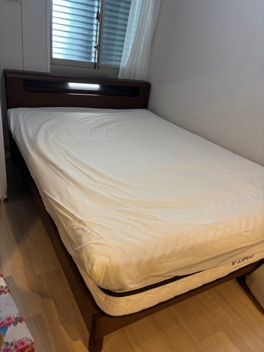 【3/31まで値下げ中】ダブルベッド　ベッドフレーム