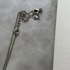 VENDOME BOUTIQUEのシルバー925製の花モチーフネックレス、クリスタル装飾付きの画像