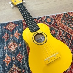 ウクレレ　黄色　カバー　スタンド付きの画像