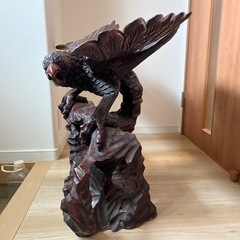ワシ　木彫りの置き物
の画像