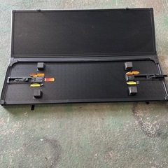  ハイラックス GUN125 前期/後期 ハードトノカバー 3つ折り 
アルミ製  の画像
