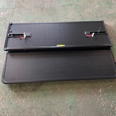  ハイラックス GUN125 前期/後期 ハードトノカバー 3つ折り 
アルミ製  の画像