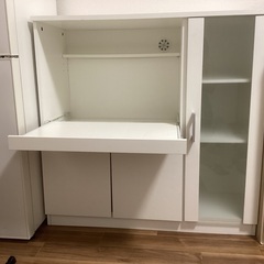 キッチンボード　食器棚　の画像