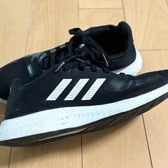 adidas ランニングシューズ 黒　23.5センチの画像