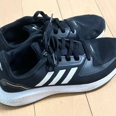 adidas ランニングシューズ 黒　23.5センチの画像