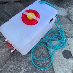 キッチンカー にて使用　🟥 容量 100リットル 給水 貯水 水槽 薬剤 薬液 防除 雨水 ポリタンク 中古 画像参照の画像