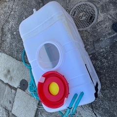 キッチンカー にて使用　🟥 容量 100リットル 給水 貯水 水槽 薬剤 薬液 防除 雨水 ポリタンク 中古 画像参照の画像