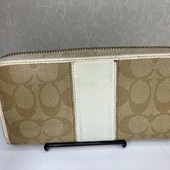 【中古雑貨】生活雑貨　コーチ財布３の画像