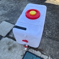②🟥 キッチンカー にて使用　容量 100リットル 給水 貯水 水槽 薬剤 薬液 防除 雨水 ポリタンク 中古 画像参照の画像