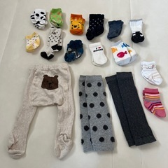 秋冬用の赤ちゃん服（70.80cm）、タイツ、靴下などの画像