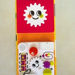 お子様の手先を器用に！　音と光のでる絵本「スイッチくるくる」の画像