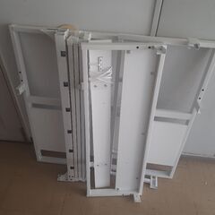 白いベッドのみ利用可能の画像
