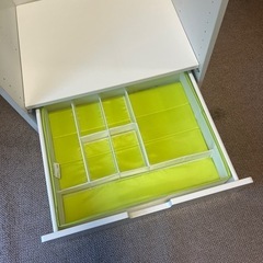 無料IKEA 収納家具　ハンガーかけ　引き出し付の画像