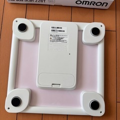 オムロンカラダスキャン体重体組成計　HBF228T-SW 体脂肪計 OMRONの画像