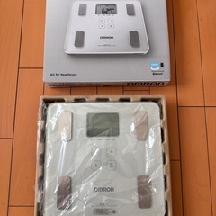 オムロンカラダスキャン体重体組成計　HBF228T-SW 体脂肪計 OMRONの画像