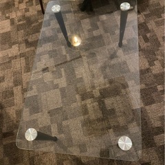 ガラス天板テーブルの画像
