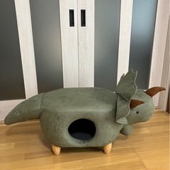 キャットハウス＆アニマルスツール　恐竜　トリケラトプスの画像