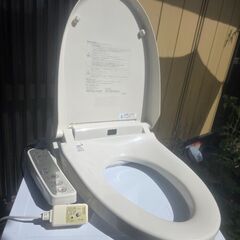 LIXIL シャワートイレ 温水洗浄便座の画像