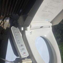 LIXIL シャワートイレ 温水洗浄便座の画像