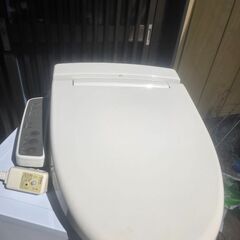 LIXIL シャワートイレ 温水洗浄便座の画像