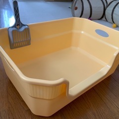 猫のトイレ　大きめ　黄色　スコップ付きの画像