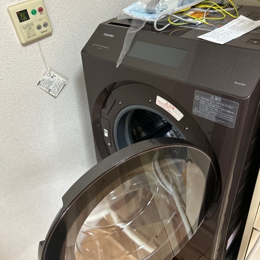 ちょっとレアな右側に開く扉です