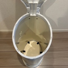 おむつゴミ箱
の画像
