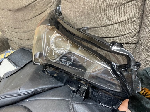 レクサス　NX 右ヘッドライト　新品