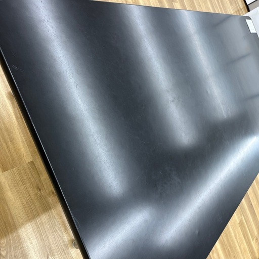 HermanMiller セグメンテッド　ベーステーブルのご紹介です！