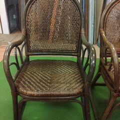 【OmNi ANTIQUEs】古い椅子です。の画像