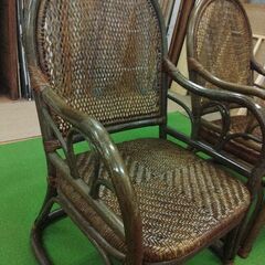 【OmNi ANTIQUEs】古い椅子です。の画像