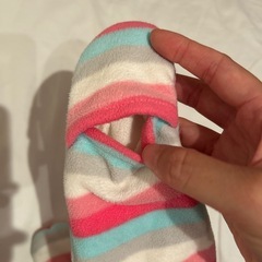 フリース素材のストライプロンパースの画像