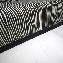 伊勢崎店【現状品】gi9-15 ソファ 3人掛け シマ柄の画像