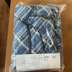 寒くなる季節に🥶❄️あったか着る毛布Lサイズ冷えやすい足元や肩・腕まわりをやさしく包み体温を逃さずあたたかい丈130cm幅60cm袖58cm身長の目安約160〜180cm MrMax青白黒の画像