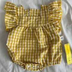 新品◆3〜6M 黄チェックロンパース◆の画像