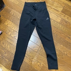 adidas 
スポーツウェアの画像