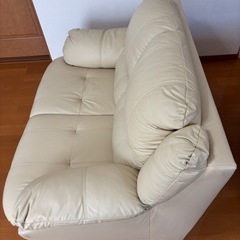 ２人掛けソファ（皮製）熊本市内に取り来られるかた方の画像