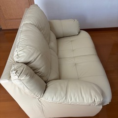 ２人掛けソファ（皮製）熊本市内に取り来られるかた方の画像