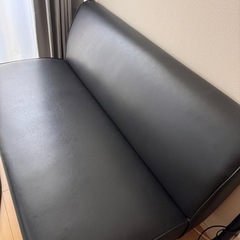ソファー　質感豊かなアンティーク調張地の画像