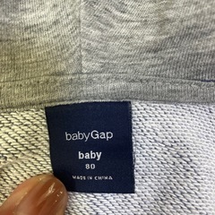 baby GAP パーカーサイズ80の画像