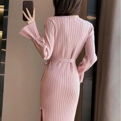 ピンク厚手ニットワンピ　スリット入り
の画像