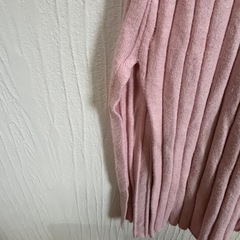 ピンク厚手ニットワンピ　スリット入り
の画像