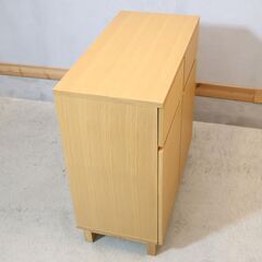 人気の無印良品(MUJI)のオーク材 キャビネット・木製扉！ナチュラルで明るい色合いのサイドボード。収納力もあり北欧スタイルインテリアにもおススメのリビングボードです♪ の画像