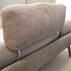 karimoku(カリモク家具)のWU46 ウォールナット材 2人掛けソファです。ヘッドレスト付きのセミハイバックタイプで快適な空間を演出するラブソファです。北欧スタイルや和のテイストにもオススメ♪ の画像