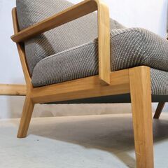 karimoku(カリモク家具)のWU46 ウォールナット材 2人掛けソファです。ヘッドレスト付きのセミハイバックタイプで快適な空間を演出するラブソファです。北欧スタイルや和のテイストにもオススメ♪ の画像