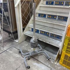 メーカー不明　タワー型タイヤラック 詳細不明【中古品】の画像