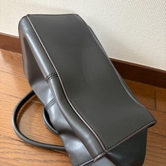 小さめ黒のかばんの画像