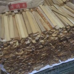 ケヤキ 焚物 薪 木切れ 大量! 米袋5袋分詰め放題! 約50kg以上 焚火 キャンプ 薪ストーブ BBQ アウトドア バーベキュー 火持ち用硬木 けやき（欅）材の画像